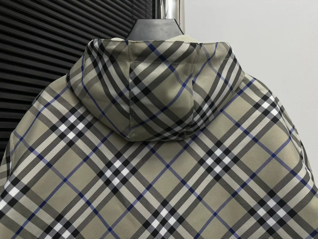 【Burberry】BBR 、 、 、 ， Breathable 、 ； Wear-Resistant . 。 、 ， ， 、 。 、 ， ： ， Classic ， ➕ ， “ ” ， ， 。 Size：S M L XL